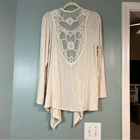 Torrid super soft knits cream cardigan size 2/2X crochet back - Picture 3 of 5